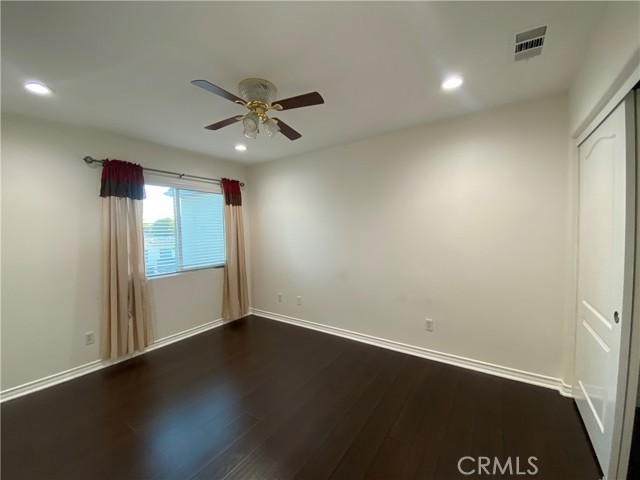 Detail Gallery Image 16 of 21 For 19303 Cohasset St, Reseda,  CA 91335 - 4 Beds | 3 Baths