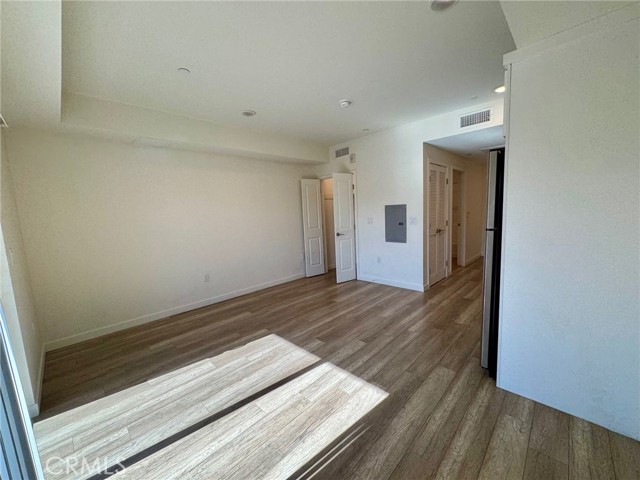1025 S Berendo Street, Los Angeles CA: https://media.crmls.org/medias/f6758210-6a2c-40ec-b7c0-234d6df238f3.jpg
