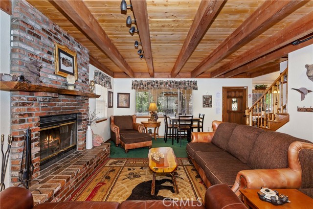 Detail Gallery Image 5 of 22 For 42751 Peregrine Ave, Big Bear Lake,  CA 92315 - 3 Beds | 2 Baths