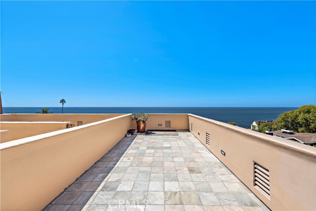 Detail Gallery Image 6 of 27 For 2037 S Coast Hwy #11,  Laguna Beach,  CA 92651 - 2 Beds | 1 Baths