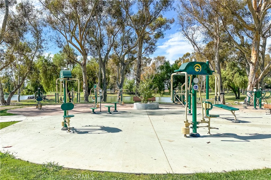 https://media.crmls.org/medias/f676d8fd-1710-434f-9531-eb7fd78d0e9d.jpg?preset=X-Large