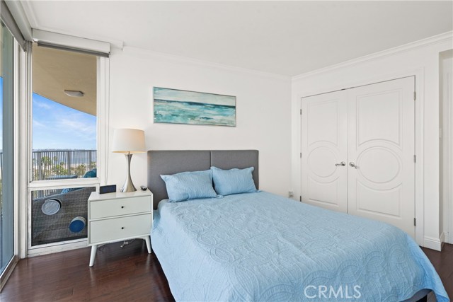 700 E Ocean Boulevard, Long Beach CA: https://media.crmls.org/medias/f6772580-11ad-4807-b041-bb310ef962f9.jpg