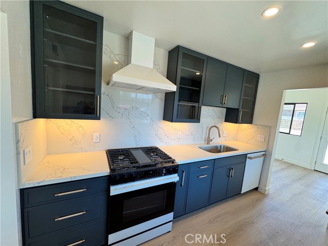 1001 E Saint Andrew Place, Santa Ana CA: https://media.crmls.org/medias/f677e673-ccd9-42f4-9df1-295b574dd43e.jpg