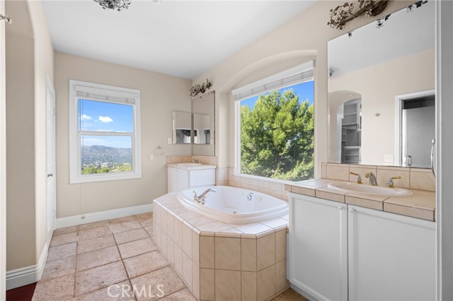 Detail Gallery Image 27 of 55 For 7370 Chantilly Ln, Tujunga,  CA 91042 - 6 Beds | 4 Baths