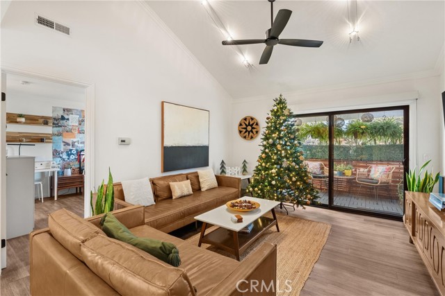 Detail Gallery Image 8 of 28 For 2323 Huntington St #904,  Huntington Beach,  CA 92648 - 3 Beds | 2 Baths