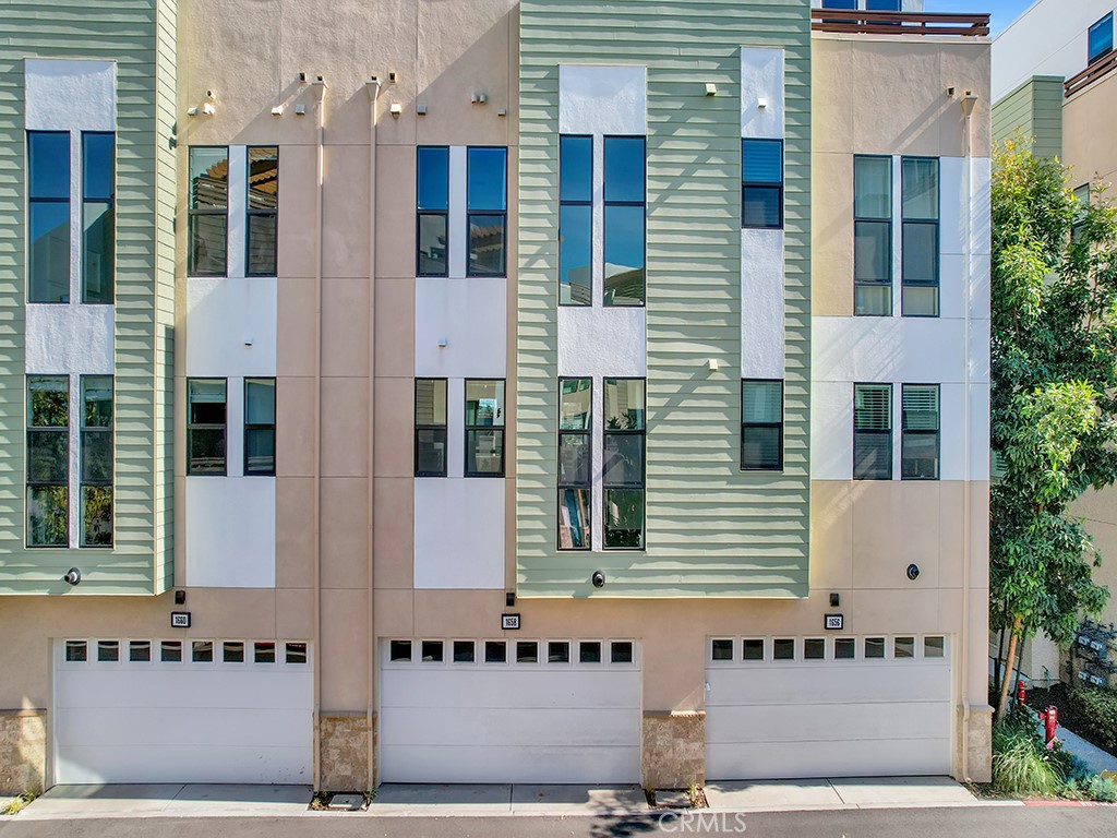https://media.crmls.org/medias/f6790b1a-eaef-40ff-a8bd-7c14c5facdf0.jpg?preset=X-Large