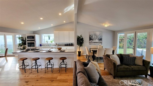 Vaulted Ceilings, Open Floorplan