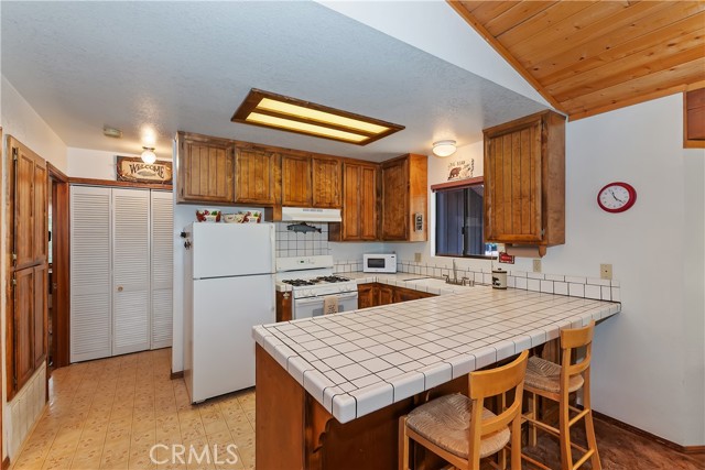 Detail Gallery Image 8 of 42 For 427 Salem Dr, Big Bear City,  CA 92314 - 2 Beds | 2 Baths