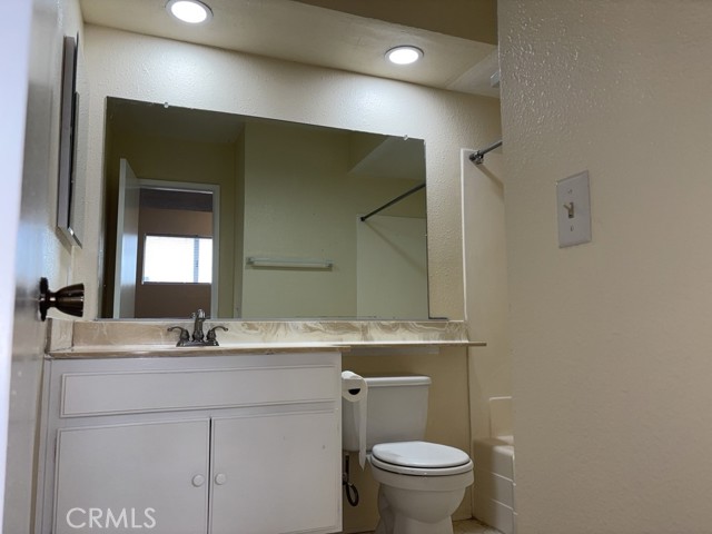 Detail Gallery Image 14 of 17 For 1097 Santo Antonio Dr #28,  Colton,  CA 92324 - 3 Beds | 2/1 Baths