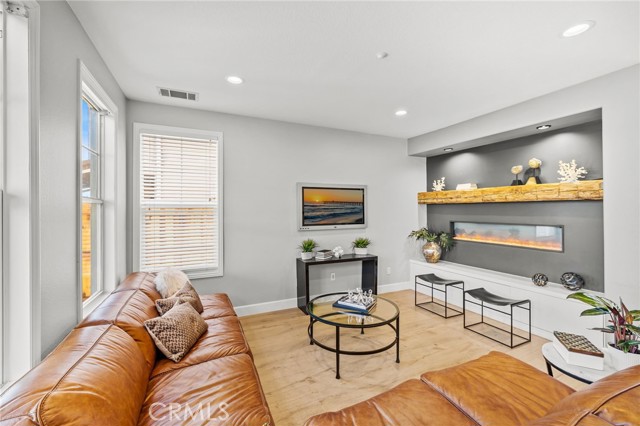 FAMILY ROOM/ELECTRIC LINEAR FIREPLACE
