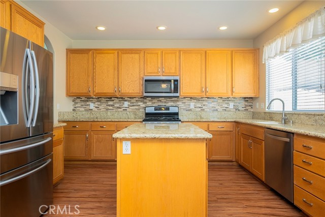 Detail Gallery Image 12 of 59 For 3296 Greystone Rd, San Bernardino,  CA 92407 - 6 Beds | 3 Baths