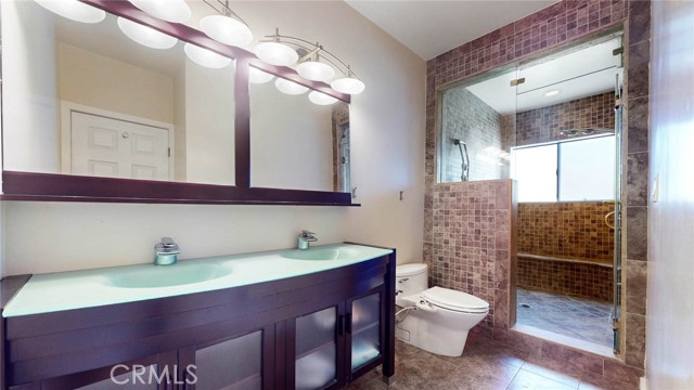 Detail Gallery Image 8 of 37 For 1881 Alpha Rd #12,  Glendale,  CA 91208 - 3 Beds | 3 Baths