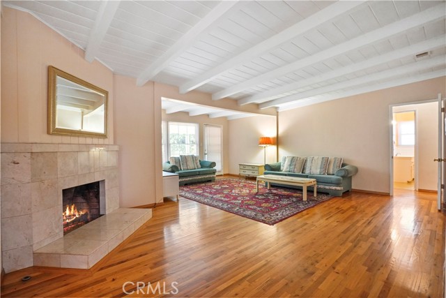 14224 Enadia Way, Van Nuys CA: https://media.crmls.org/medias/f67ec9c8-7183-40f2-8b36-f2f8585e60a2.jpg