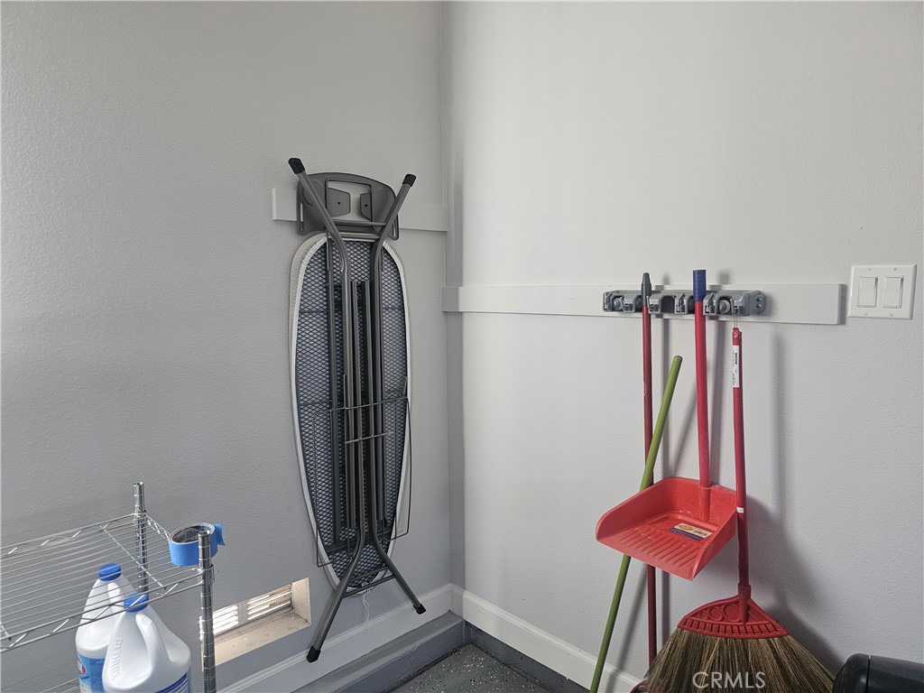 https://media.crmls.org/medias/f67f8bf6-8c20-43b5-b3c4-76809cd95568.jpg?preset=X-Large