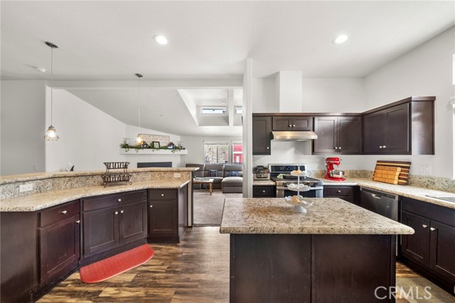 Detail Gallery Image 13 of 38 For 229 Chaparral, Frazier Park,  CA 93225 - 4 Beds | 2 Baths