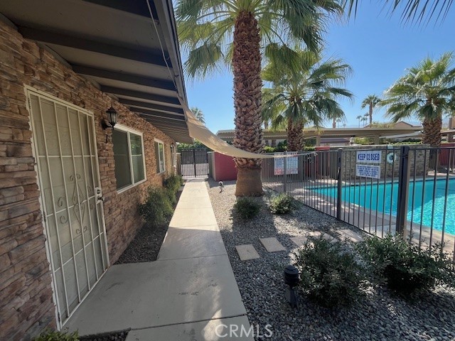 74402 Abronia, Palm Desert CA: https://media.crmls.org/medias/f67fd5a8-25af-40e2-94cc-371a55c0f068.jpg