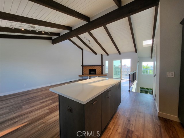 Detail Gallery Image 15 of 39 For 161 Monterey Bld a,  Hermosa Beach,  CA 90254 - 3 Beds | 2/1 Baths