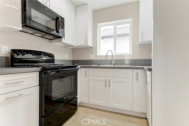 Detail Gallery Image 11 of 24 For 7300 N Firmament Ave, Van Nuys,  CA 91406 - 3 Beds | 2 Baths