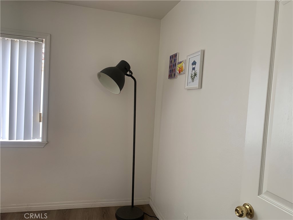 https://media.crmls.org/medias/f6819b5e-7d12-4581-9d91-46d331d45937.jpg?preset=X-Large