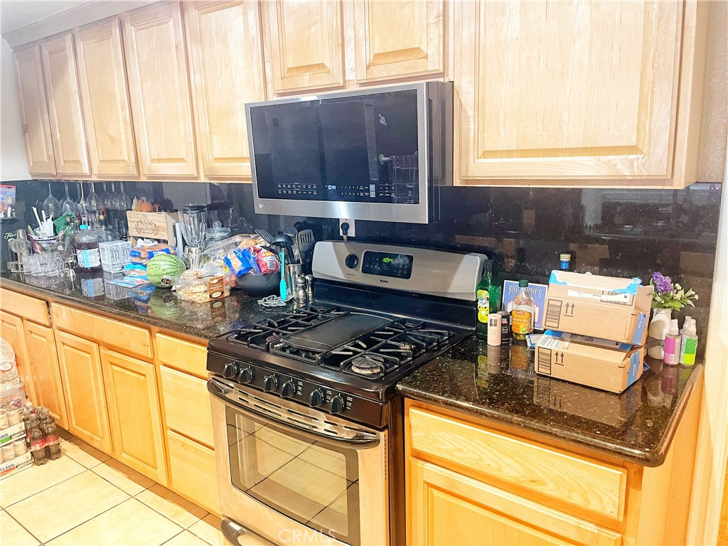 https://media.crmls.org/medias/f681d851-6661-409d-adf7-aa81daef9678.jpg?preset=X-Large