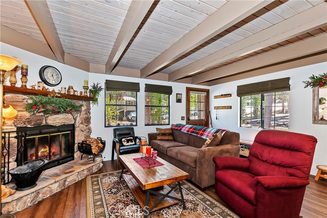 Detail Gallery Image 6 of 26 For 670 Knight Ave, Big Bear Lake,  CA 92315 - 2 Beds | 2 Baths