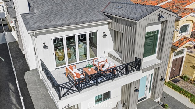 Detail Gallery Image 3 of 33 For 2205 Marshalfield a,  Redondo Beach,  CA 90278 - 4 Beds | 3/1 Baths