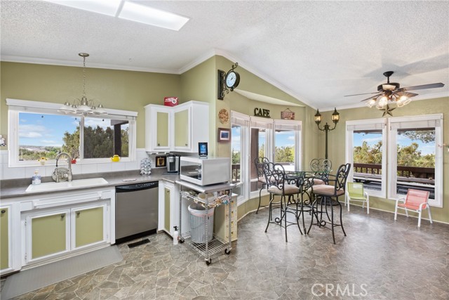 Detail Gallery Image 12 of 41 For 9880 Ponderosa Rd, Pinon Hills,  CA 92372 - 2 Beds | 2 Baths