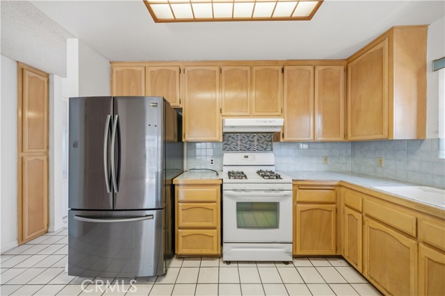 Detail Gallery Image 8 of 28 For 40 W Zane St, Long Beach,  CA 90805 - 4 Beds | 2 Baths