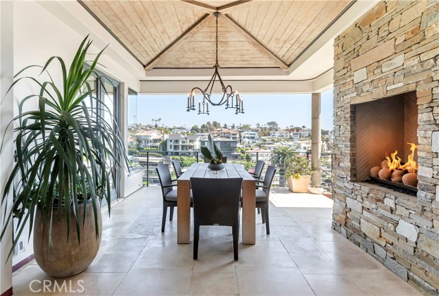 86 Emerald Bay, Laguna Beach CA: https://media.crmls.org/medias/f68533f8-72a6-4cef-afdb-aa062002a534.jpg