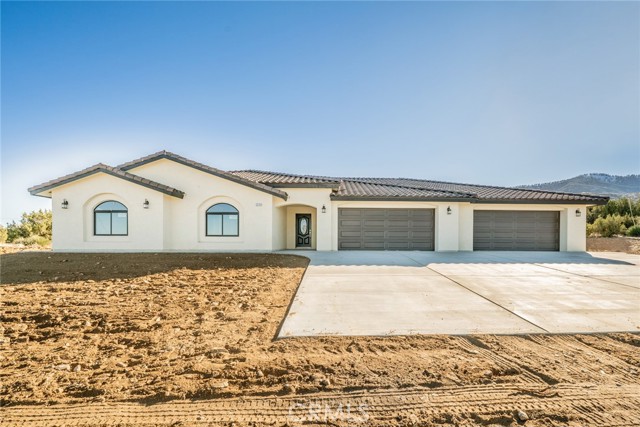 Detail Gallery Image 2 of 44 For 1275 Hollister, Pinon Hills,  CA 92372 - 4 Beds | 2 Baths