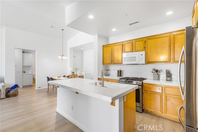 Detail Gallery Image 10 of 28 For 27946 John F Kennedy a,  Moreno Valley,  CA 92555 - 2 Beds | 2 Baths