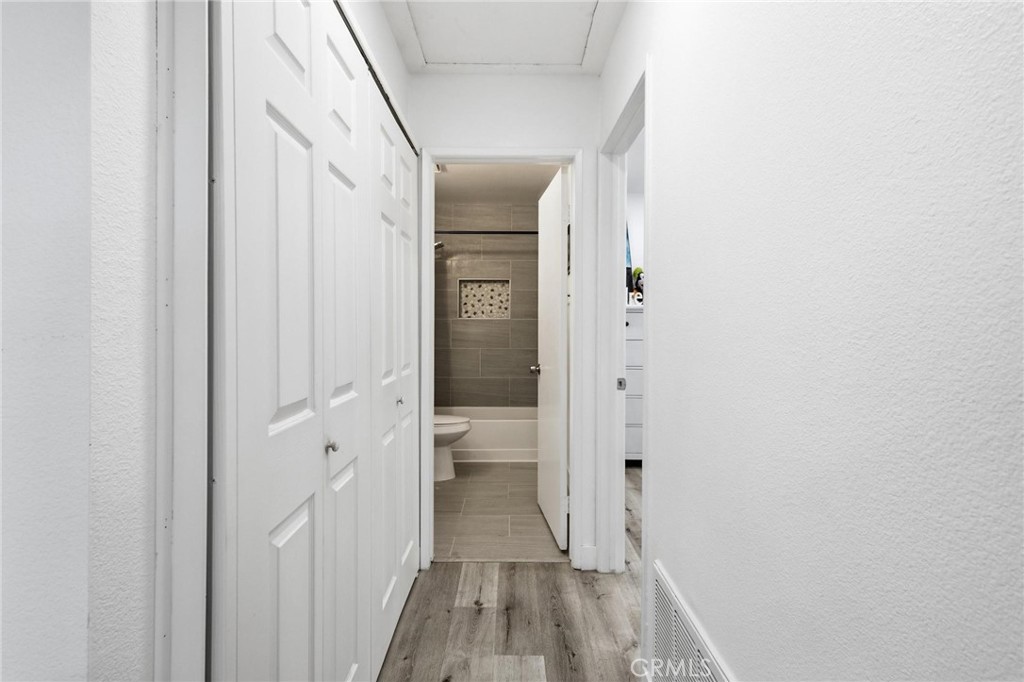 https://media.crmls.org/medias/f685c8c3-1ae4-4258-8ff6-b7cd2738e1ae.jpg?preset=X-Large