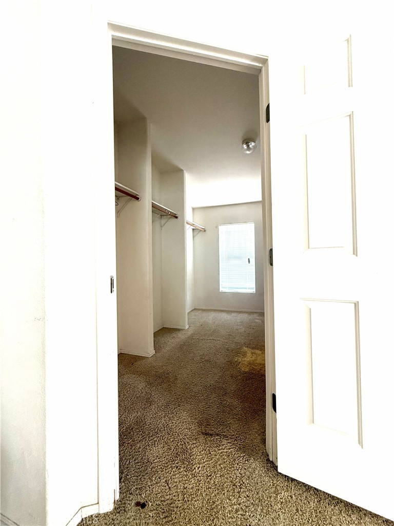 https://media.crmls.org/medias/f686abf7-0cb4-4a15-ae4a-8e3fb54ccee7.jpg?preset=X-Large