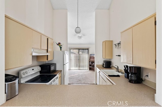 2 Village Lane, Tehachapi CA: https://media.crmls.org/medias/f6872581-5596-4475-91fb-4c5292cbb02c.jpg