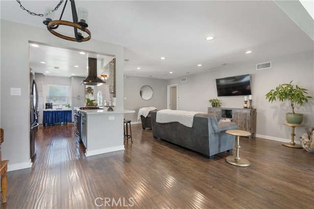 Living area/kitchen