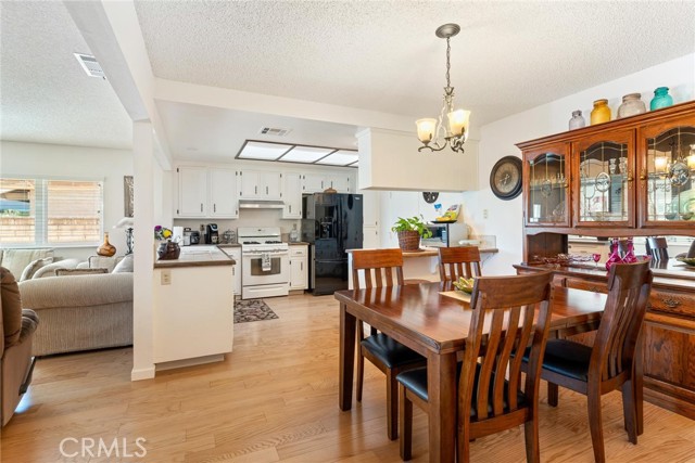 Detail Gallery Image 18 of 39 For 2059 Silver Oaks Way, Hemet,  CA 92545 - 2 Beds | 2 Baths