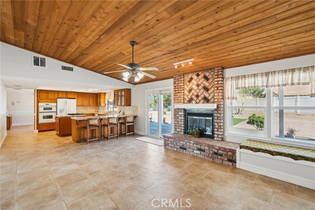 Detail Gallery Image 7 of 35 For 16055 Saint Timothy Rd, Apple Valley,  CA 92307 - 3 Beds | 3 Baths