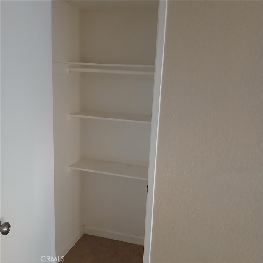 https://media.crmls.org/medias/f6881d47-6821-4944-8b2d-209766a37139.jpg?preset=X-Large