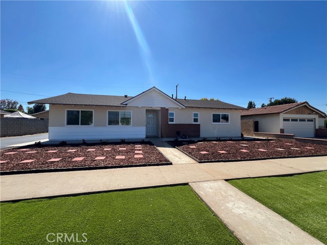 5261 Raintree Street, Yorba Linda CA: https://media.crmls.org/medias/f6885e28-364f-49d5-9549-ff666bd39cac.jpg