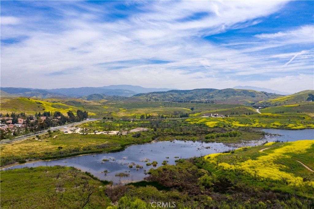 https://media.crmls.org/medias/f68890f4-17df-4f86-b75c-65809d2d6175.jpg?preset=X-Large