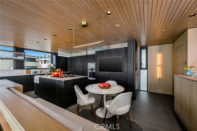 4320 The Strand, Manhattan Beach CA: https://media.crmls.org/medias/f688ba4c-9ee8-4498-b803-2f91c88e0ebd.jpg