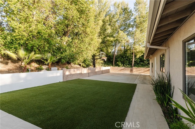 4935 Calvin Avenue, Tarzana CA: https://media.crmls.org/medias/f6892c58-5217-4bec-826f-59241f16dc52.jpg