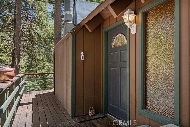 Detail Gallery Image 2 of 36 For 26522 Thunderbird Dr, Lake Arrowhead,  CA 92391 - 3 Beds | 2/1 Baths