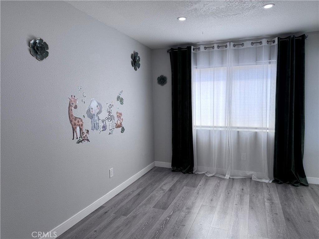 https://media.crmls.org/medias/f68a2c8f-8ac3-4663-9384-f75f01240174.jpg?preset=X-Large