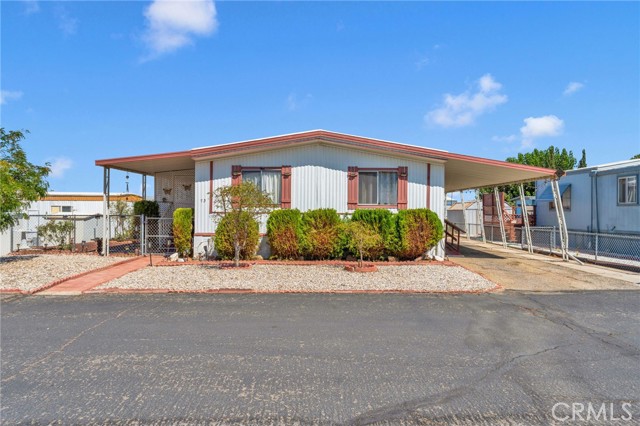 11414 Serra Rd, Apple Valley CA: https://media.crmls.org/medias/f68a7726-7b1b-438b-8fce-4b34fd92451f.jpg
