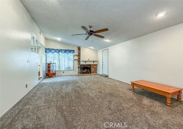 2191 Hilldale Avenue, Simi Valley CA: https://media.crmls.org/medias/f68aaca4-4ba5-440a-a6cc-1846a30e3885.jpg