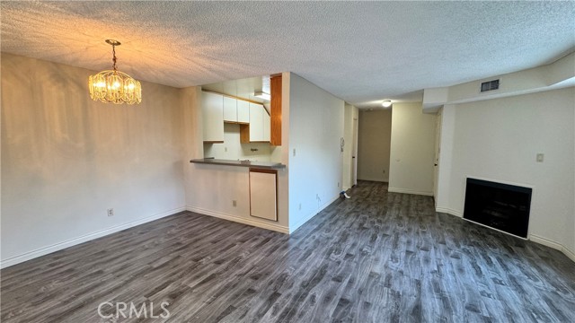 Detail Gallery Image 7 of 23 For 420 Milford St #E,  Glendale,  CA 91203 - 3 Beds | 2/1 Baths