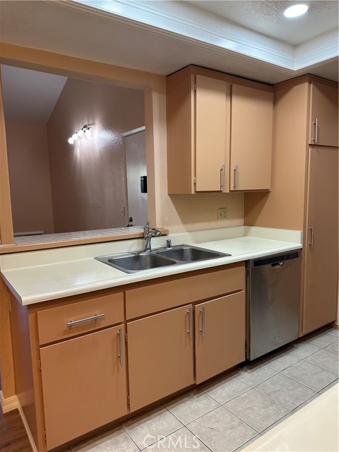 Detail Gallery Image 10 of 30 For 20702 El Toro Rd #240,  Lake Forest,  CA 92630 - 2 Beds | 2 Baths