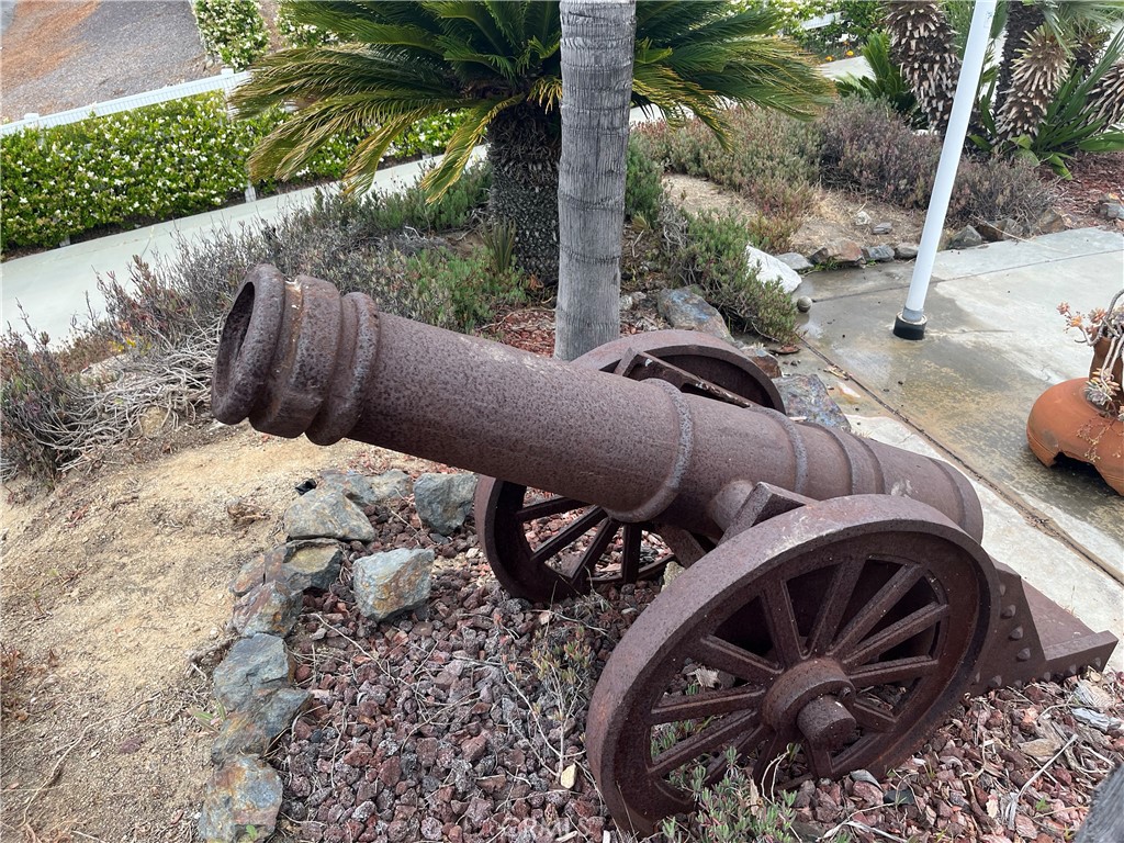 https://media.crmls.org/medias/f68d9196-75f8-4787-9aa1-dd44498f0a78.jpg?preset=X-Large