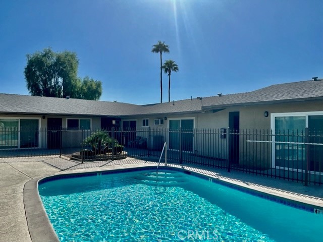 Detail Gallery Image 11 of 12 For 685 E Vista Chino #1,  Palm Springs,  CA 92262 - 3 Beds | 2 Baths